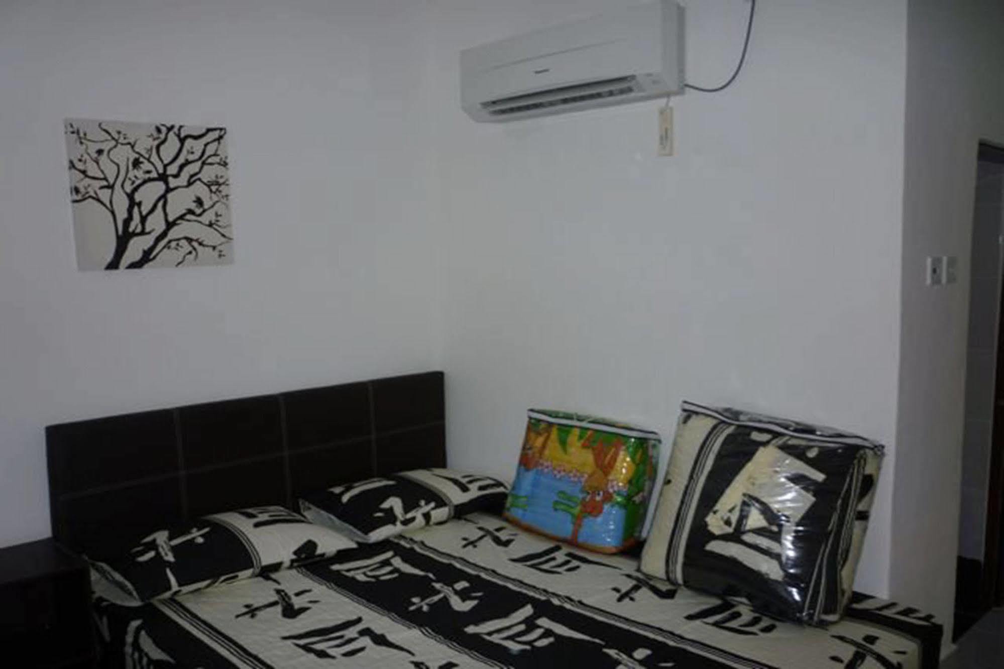 One Motel And Cafe Kuah Exterior foto