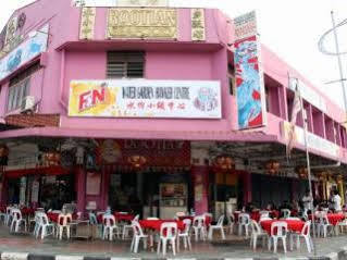 One Motel And Cafe Kuah Exterior foto